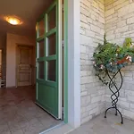 Nona Marija Villa *